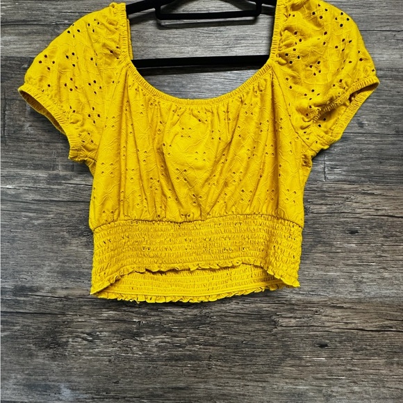 Hollister Yellow Smocked Eyelet Crop Blouse Size Medium - Picture 1 of 7